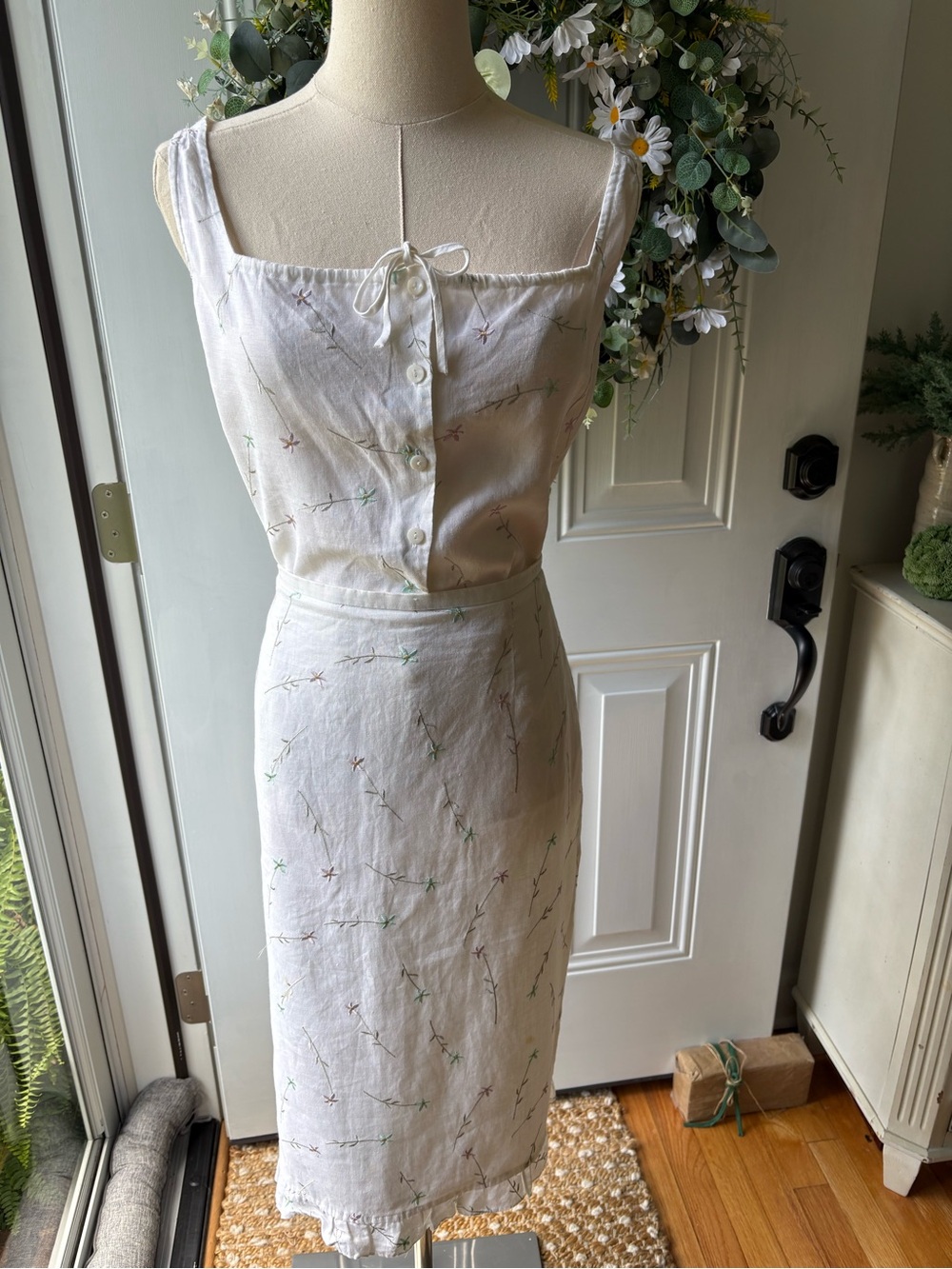 Vintage 90’s 100% Linen Liz Claiborne White Linen Floral Two-Piece Set